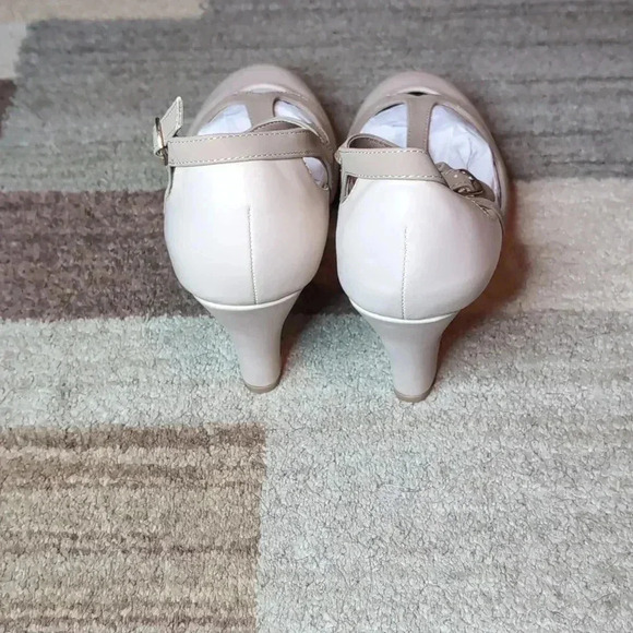 Journee Collection Olina Women's Mary Jane Heels - Picture 3 of 10